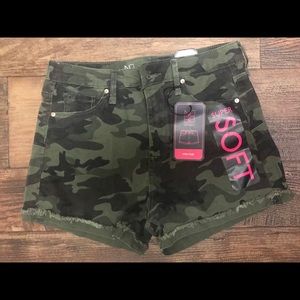 Camo high wasted shorts